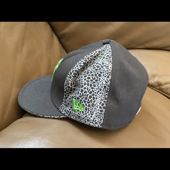 NY, New Era, Fitted 7 1/4, Grey Panel and Patterned Cap, GUC - Picture 9 of 10